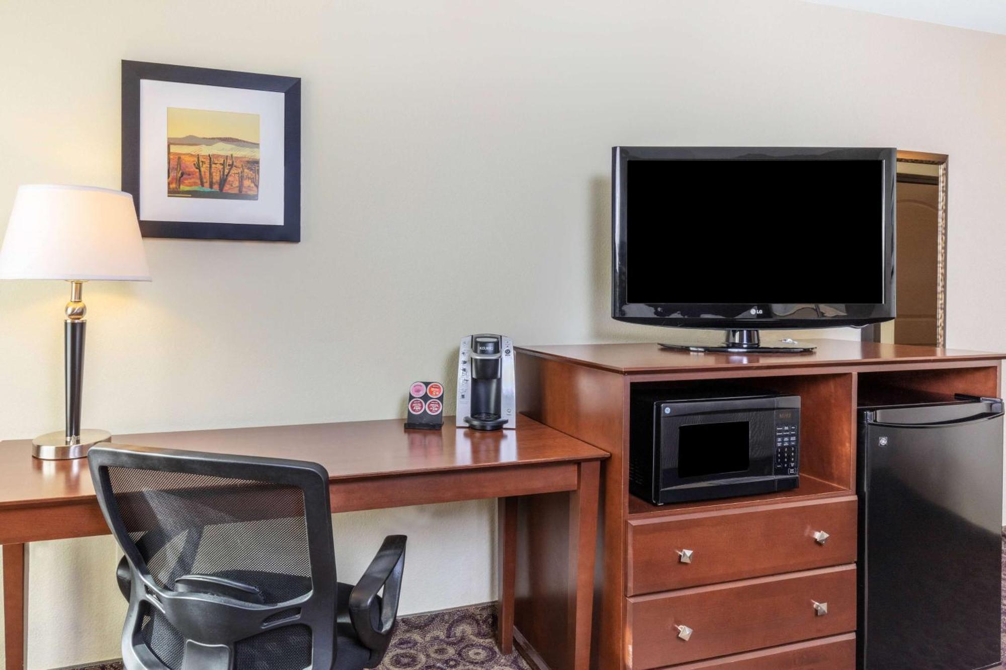 King Studio Suite with Sofa Bed and Jetted Tub - Non-Smoking,1275696148:JPEG